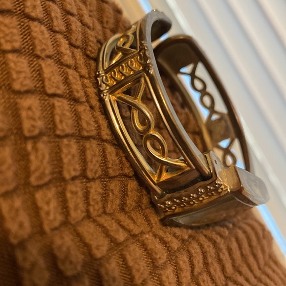 Vivani White Dial Silver Tone Square Case Two TOne Hinge Bracelet Band Watch 6.5 - Picture 2 of 2